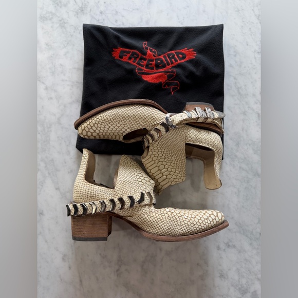 Freebird Blade Western Booties Cream Embossed Leather Size 9 - Picture 2 of 9